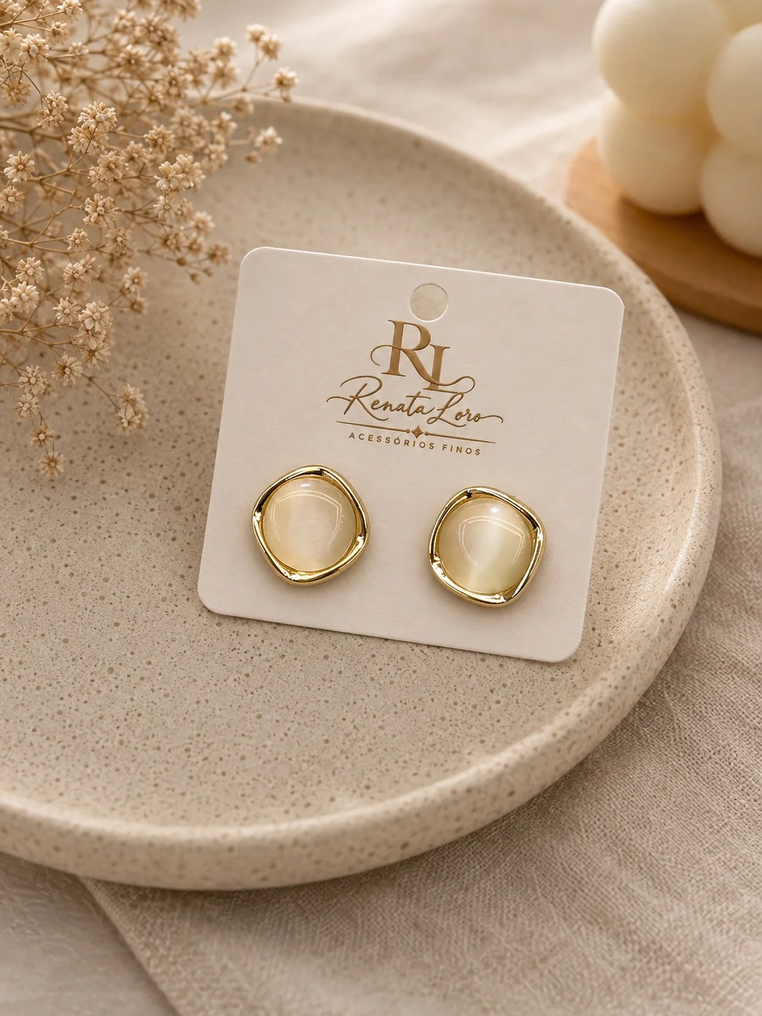 BRI0017 - Brinco Requinte Dourado com Pedra Olho De Gato