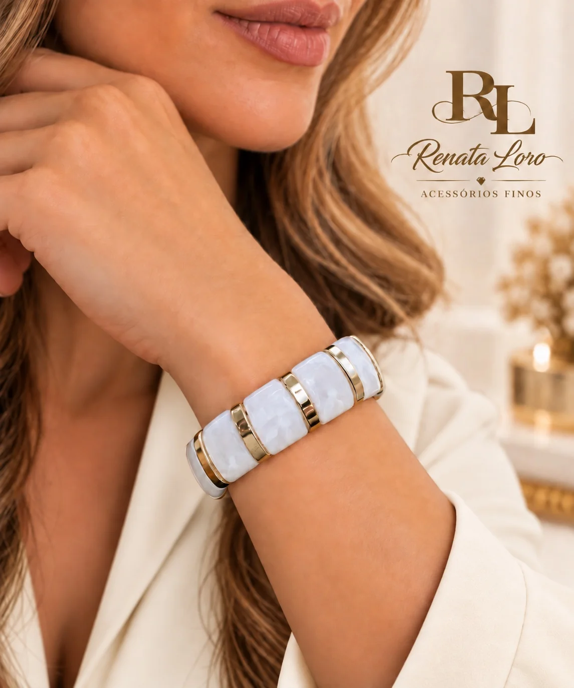 PUL0041 - Bracelete em Resina Branca Translúcida com Detalhes Dourados - foto 2