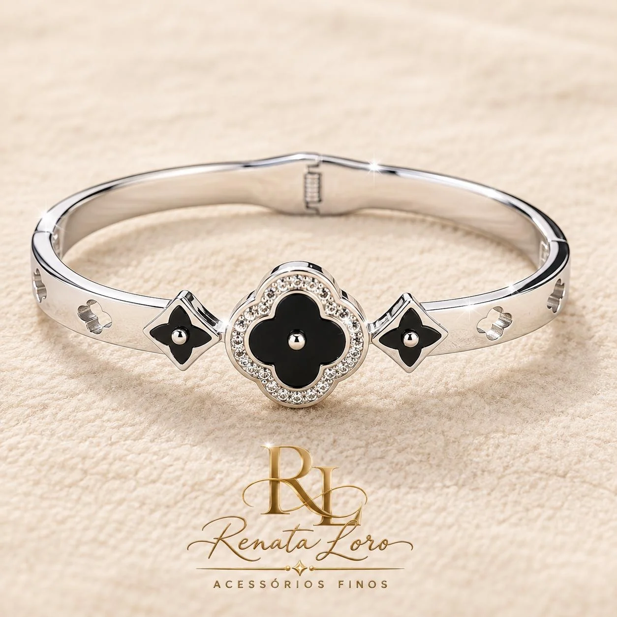 PUL0109 - Bracelete em Aço Prateado Trevo com Zircônias Cravejadas