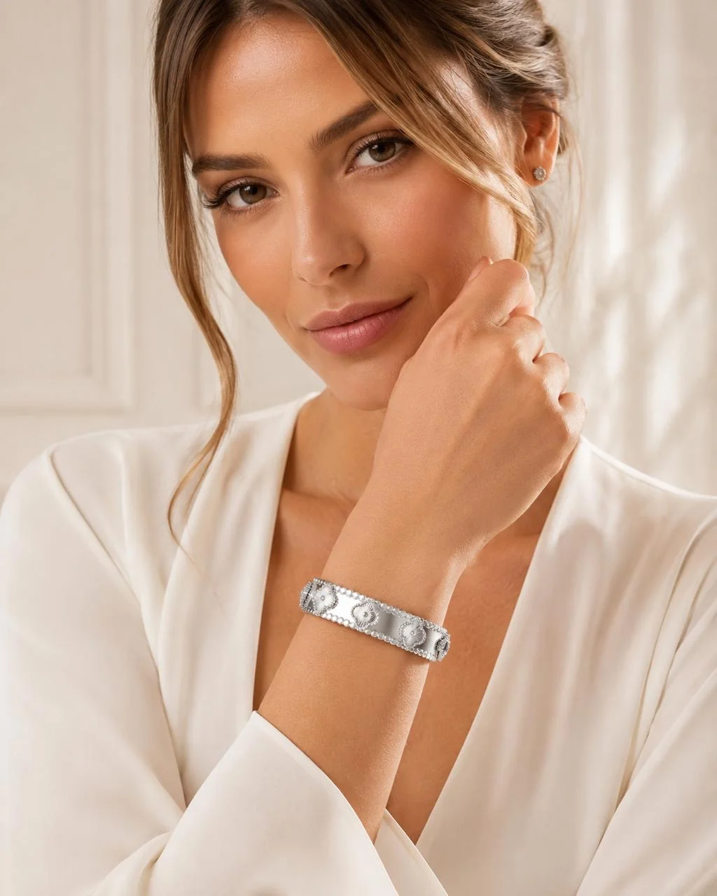 PUL0107 - Bracelete Trevo em Aço Prateado - foto 2