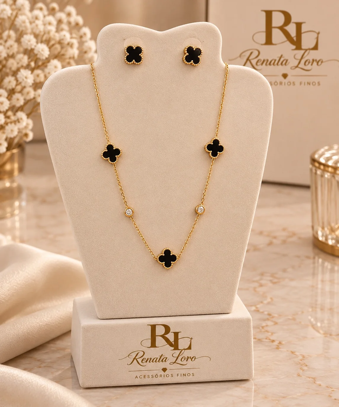 CON0015 - Colar em Aço Dourado, Trevo Preto