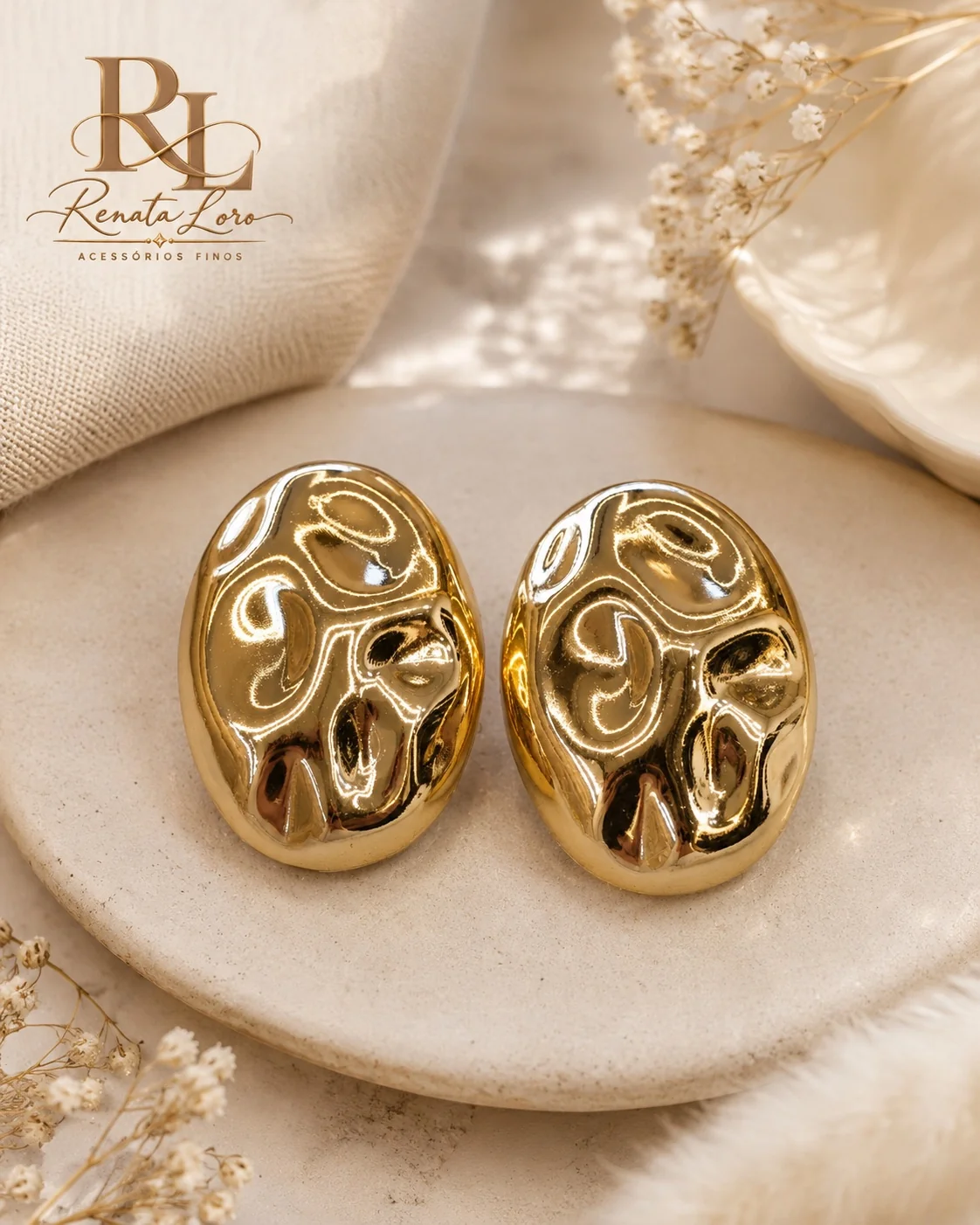BRI0010 - Brinco Oval Dourado Martelado