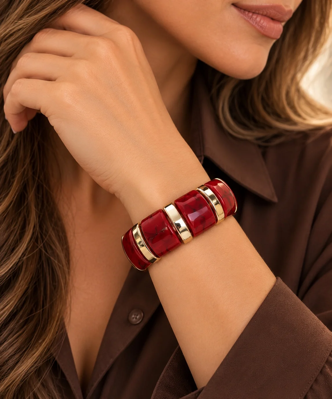 PUL0073 - Pulseira Elástica Vermelha  com Detalhes Dourados - foto 2