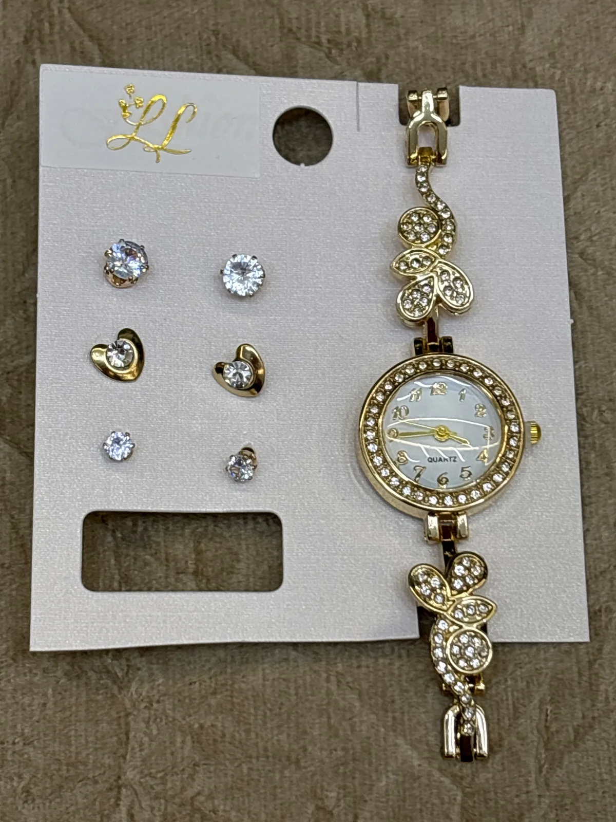REL0001 - Conjunto Luxo Relógio Dourado cravejado de zircônias com Trio de Brincos (zircônias)