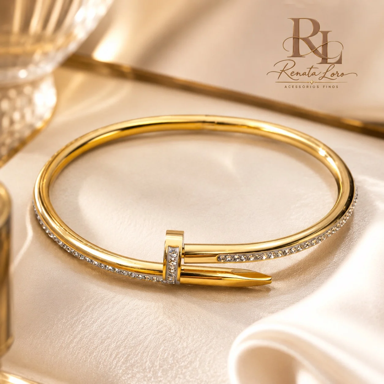 PUL0043 - Bracelete  Prego Dourado com Strass Cravejados