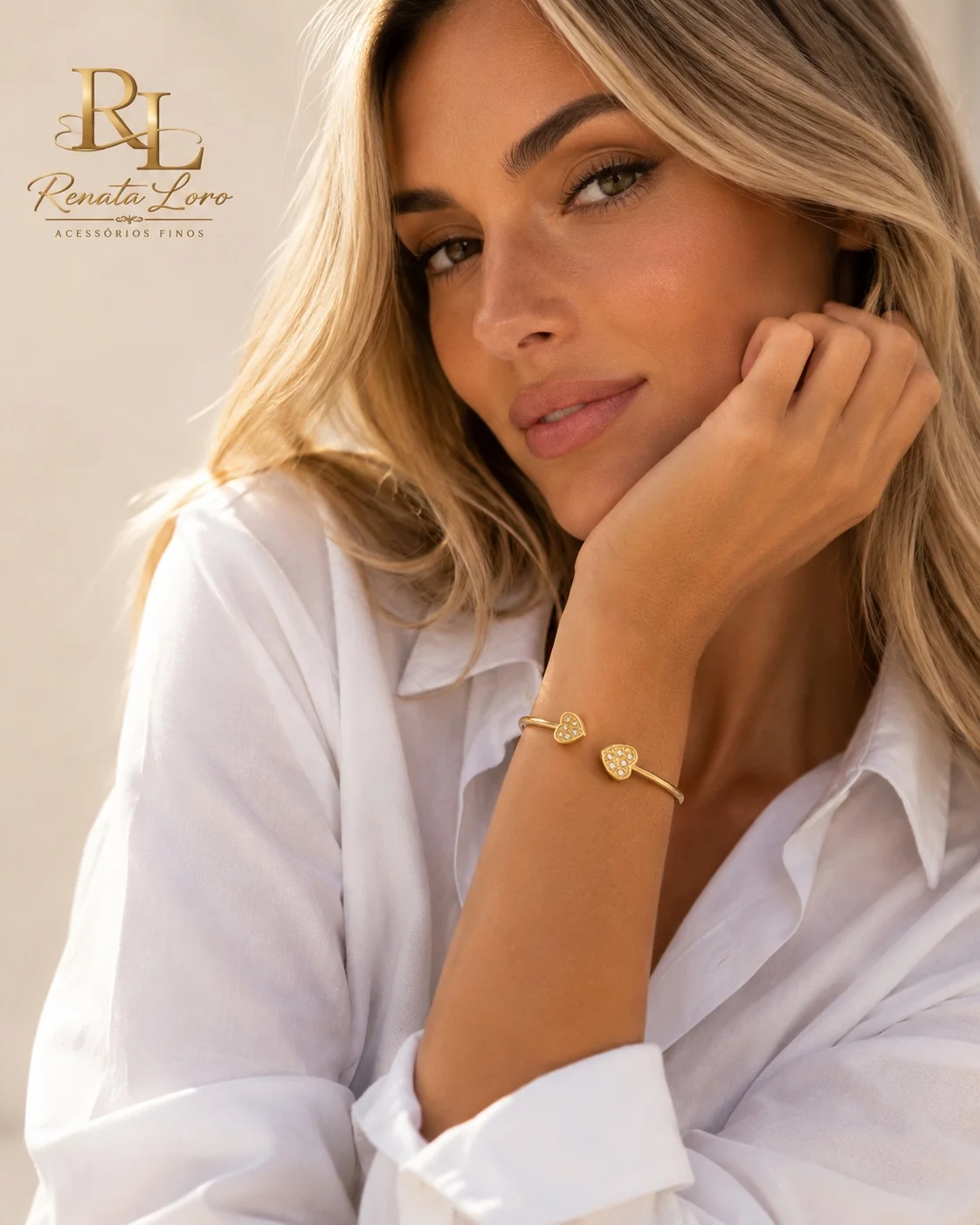 PUL0104 - Bracelete em Aço Dourado Corações com strass - foto 2