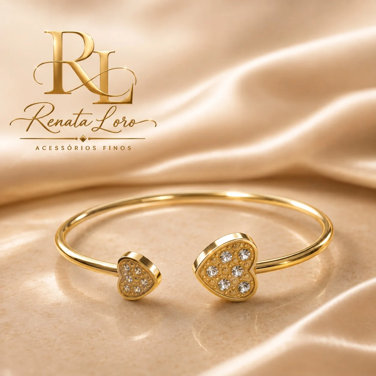 PUL0104 - Bracelete em Aço Dourado Corações com strass
