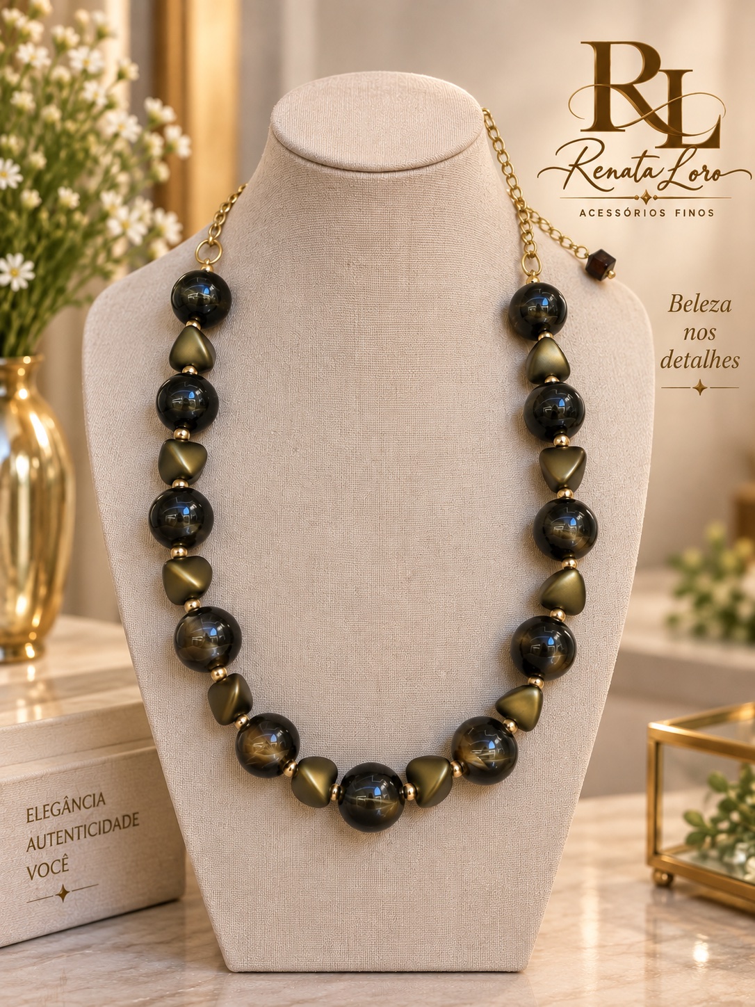 COL0012 - Colar Resina Esfera marrom e Triângulo na cor Ouro Velho com Corrente Dourada
