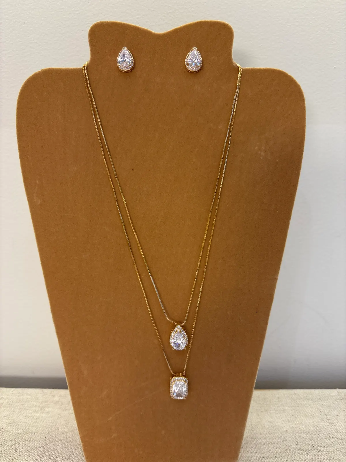 CON0013 - Conjunto Duplo com Zircônias Dourado