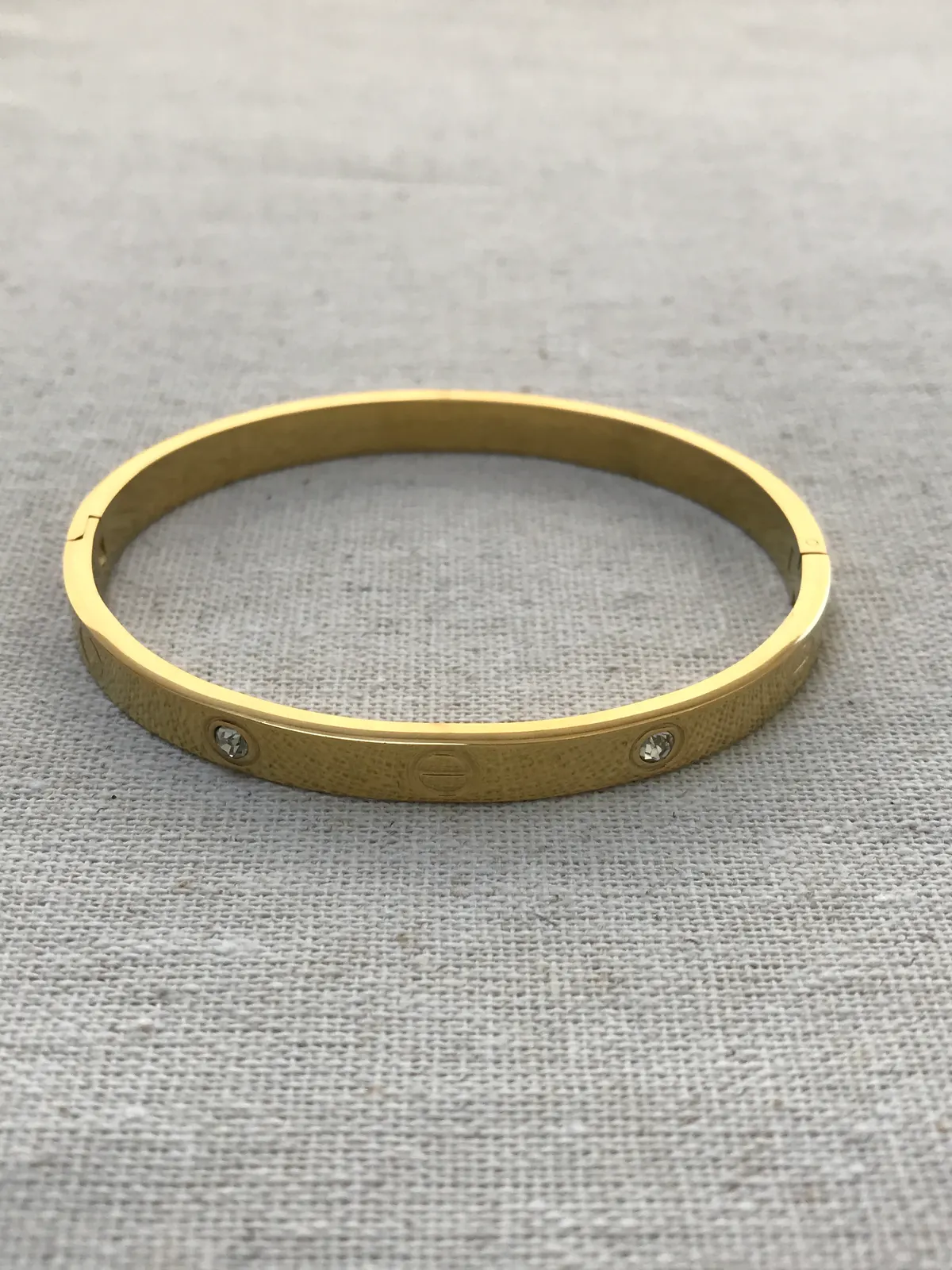 PUL0035 - Bracelete Dourado com Zircônias Cravejadas em Aço