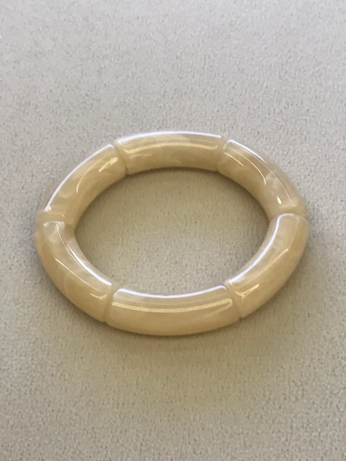 PUL0013 - Pulseira Bege Translúcida