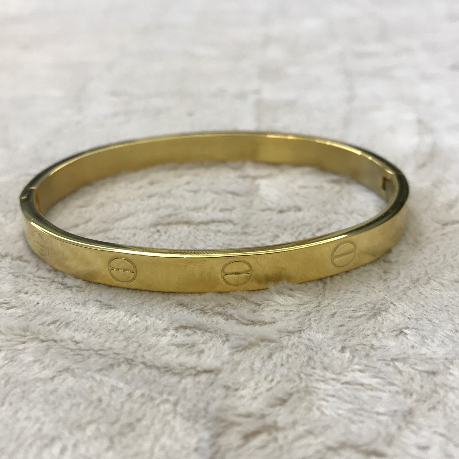 PUL0093 - Bracelete em Aço Dourado Luxo com Detalhes (Inspiração)