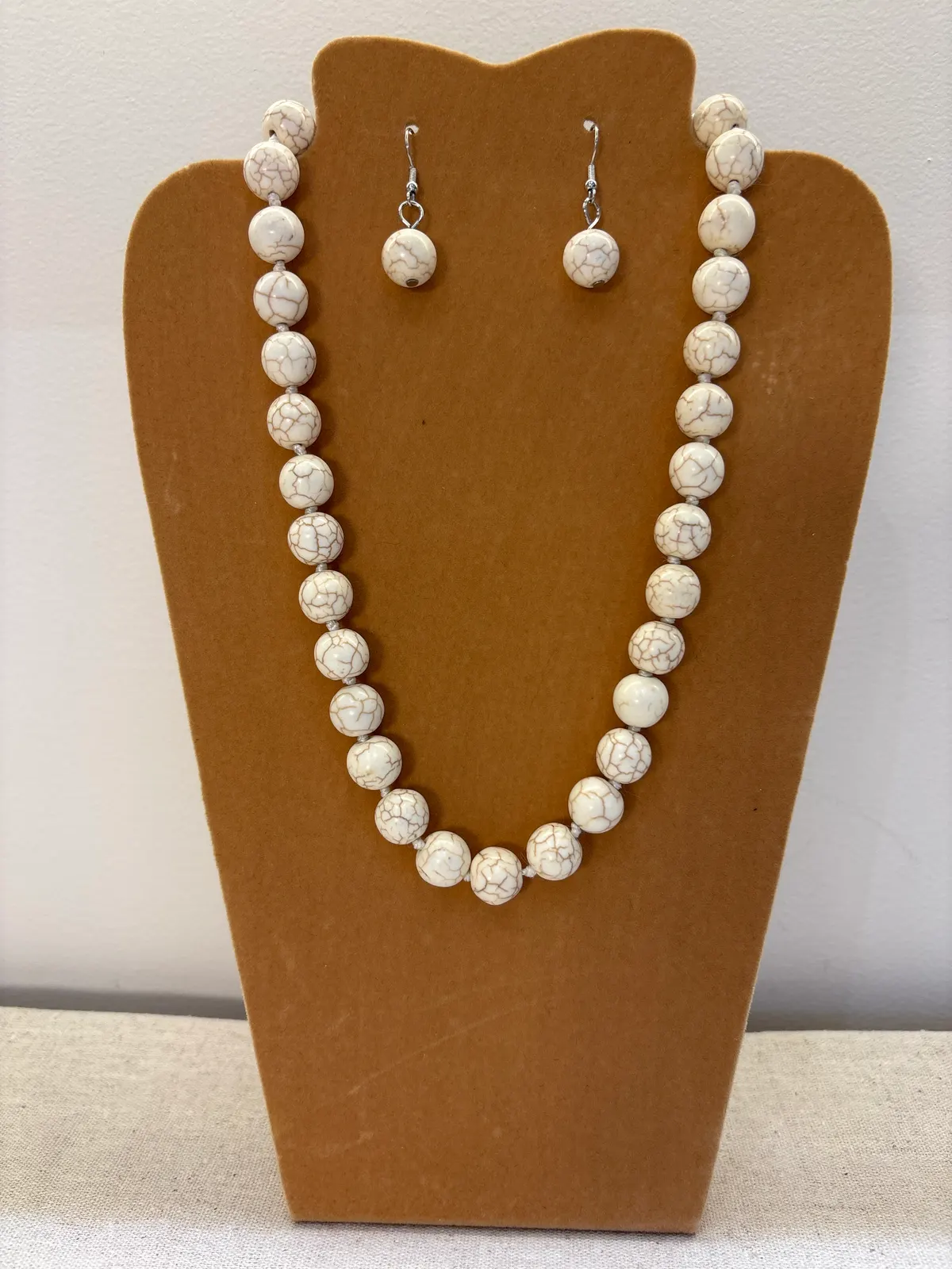 CON0012 - Conjunto Pedra Natural Howlita Branca