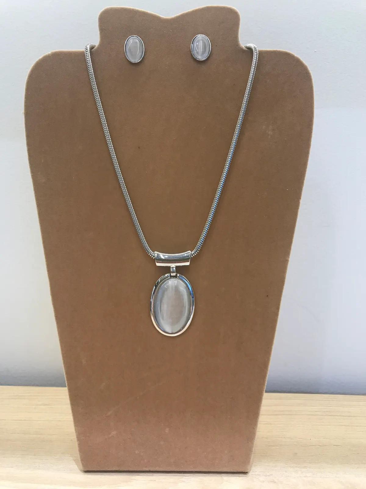CON0007 - Conjunto Oval Olho de Gato  – Colar e Brincos Prata