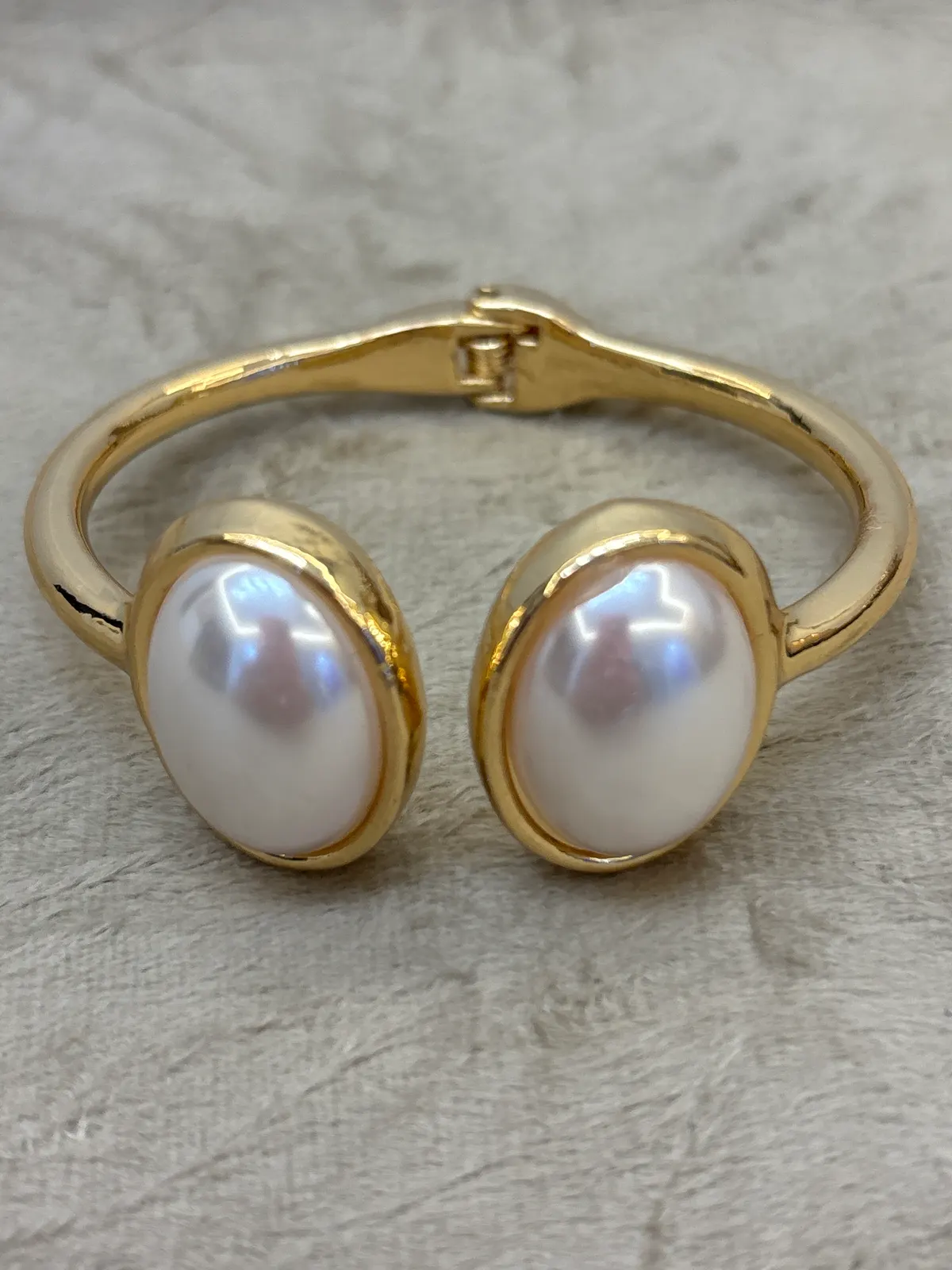 PUL0049 - Bracelete Dourado com Pérolas