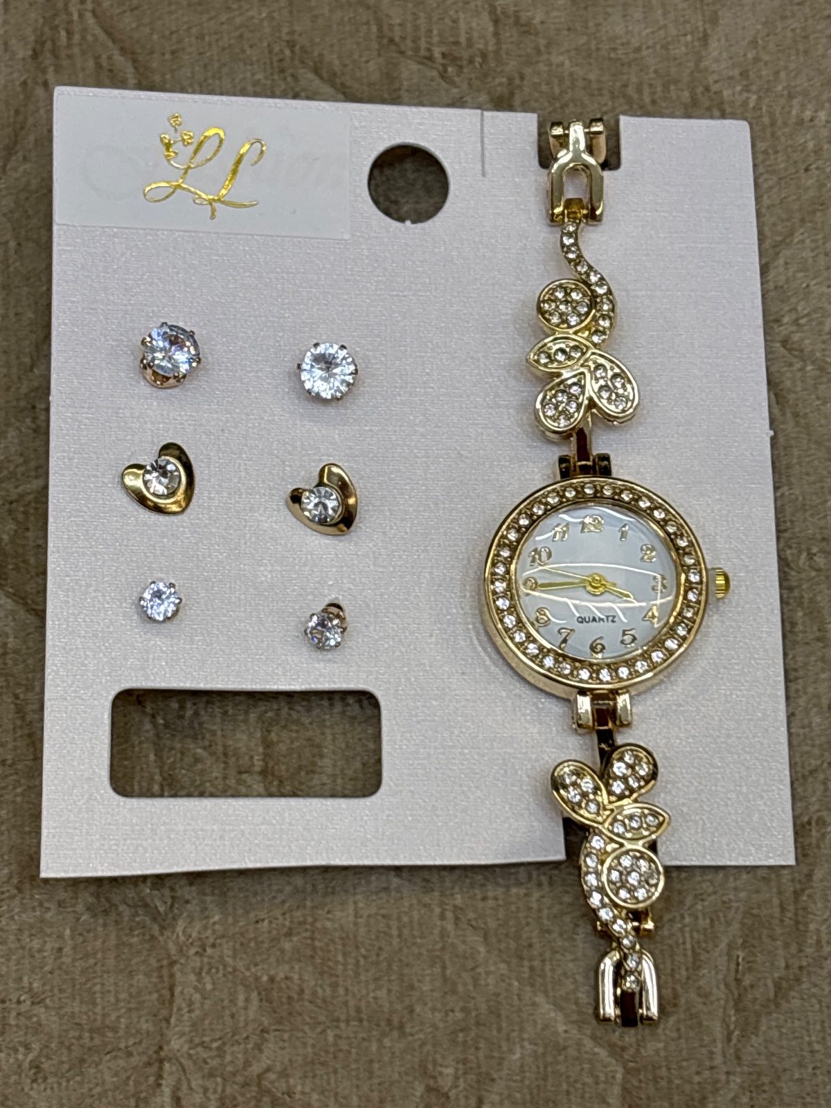 REL0001 - Conjunto Luxo Relógio Dourado cravejado de zircônias com Trio de Brincos (zircônias)