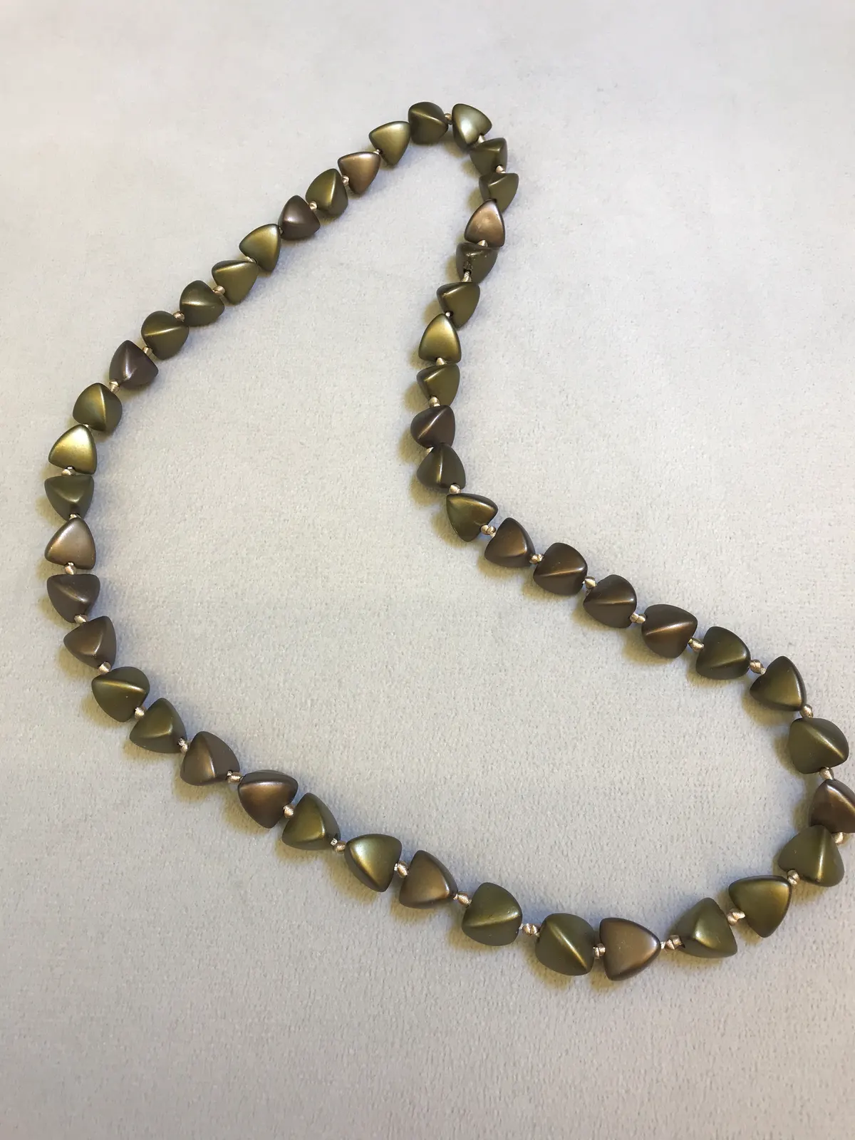 COL0010 - Colar Resina na cor Ouro Velho