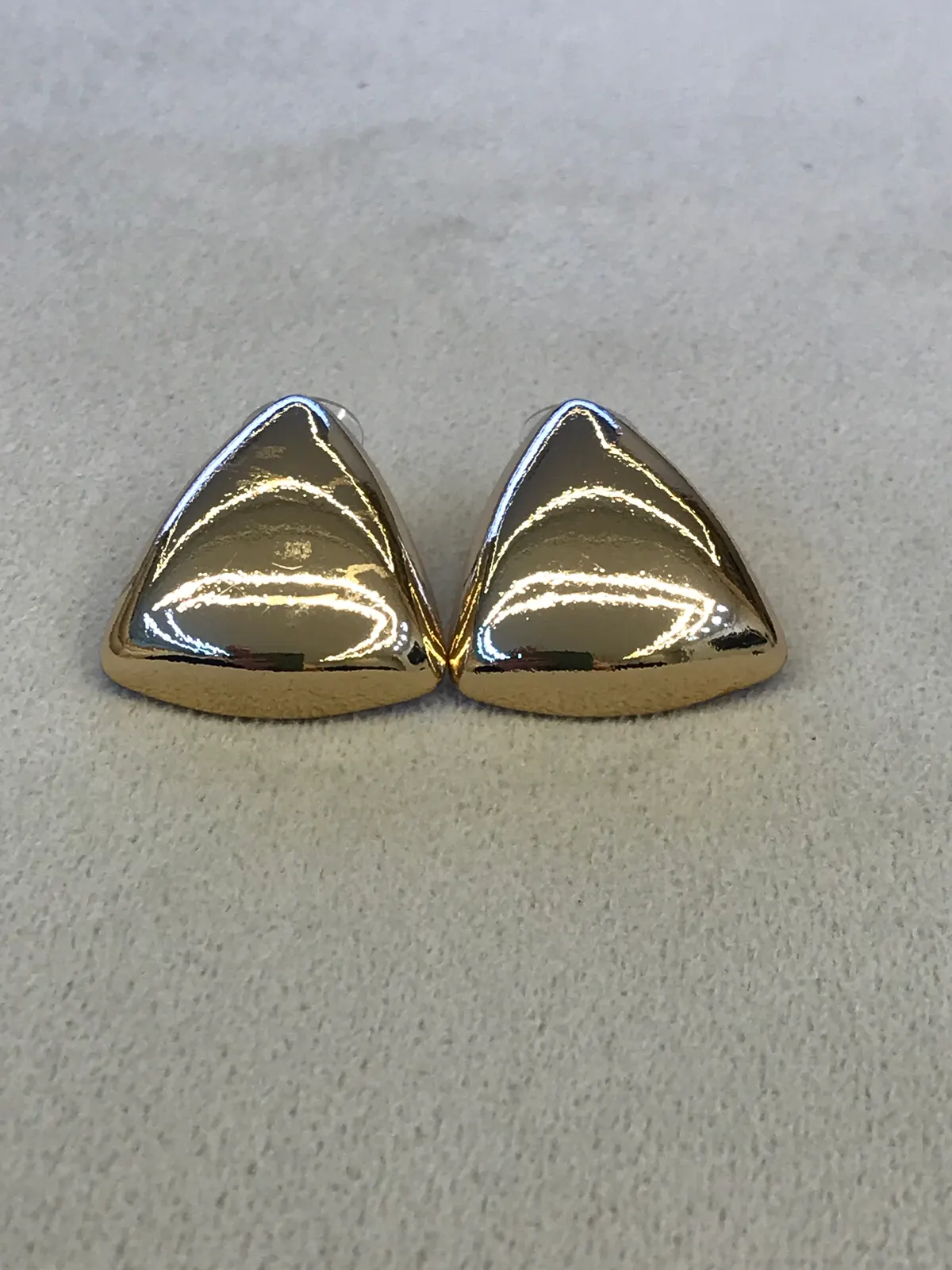 BRI0013 - Brinco Triangular Dourado