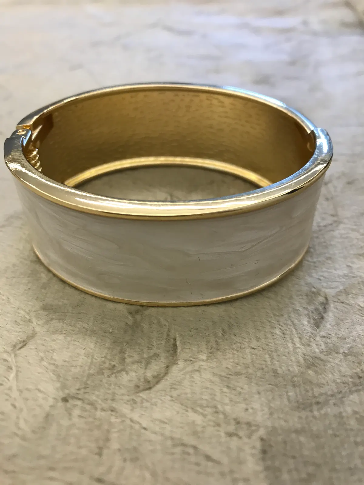 PUL0057 - Bracelete Marmorizado com Dourado