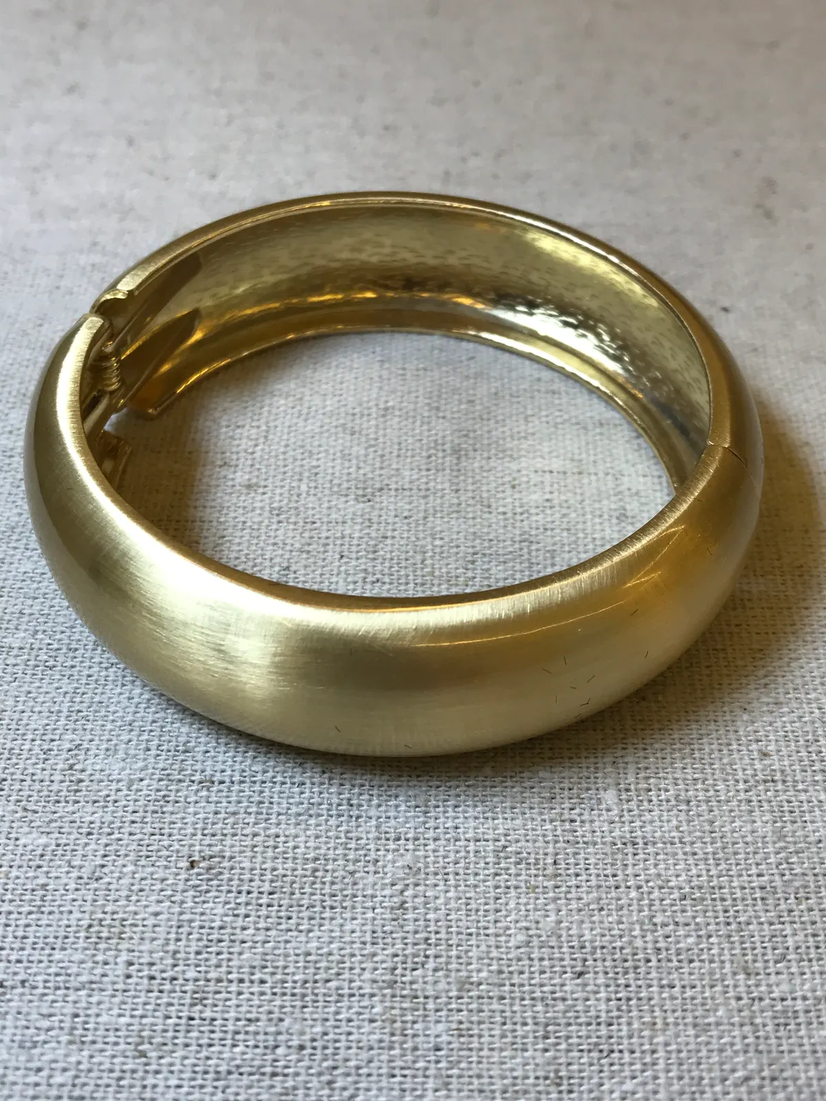 PUL0039 - Bracelete Dourado Acetinado Sofisticado