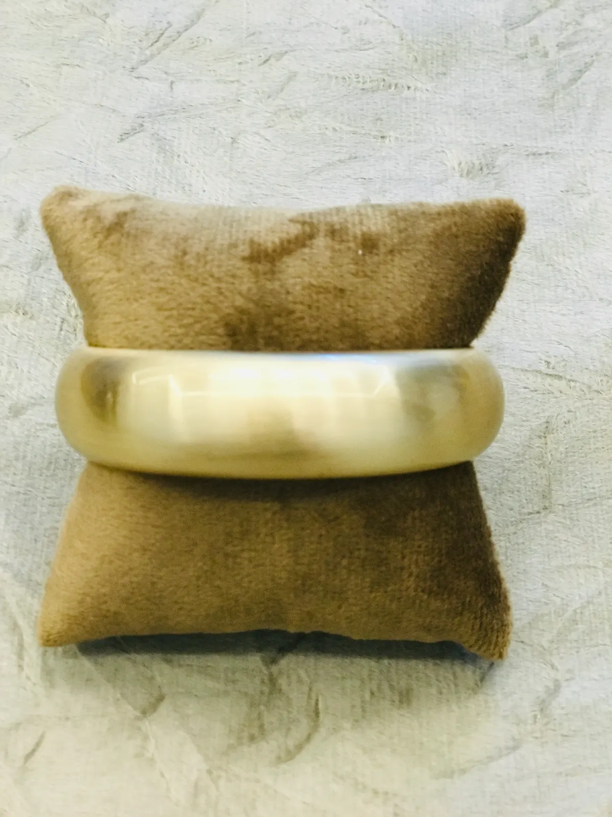 PUL0039 - Bracelete Dourado Acetinado Sofisticado - foto 2
