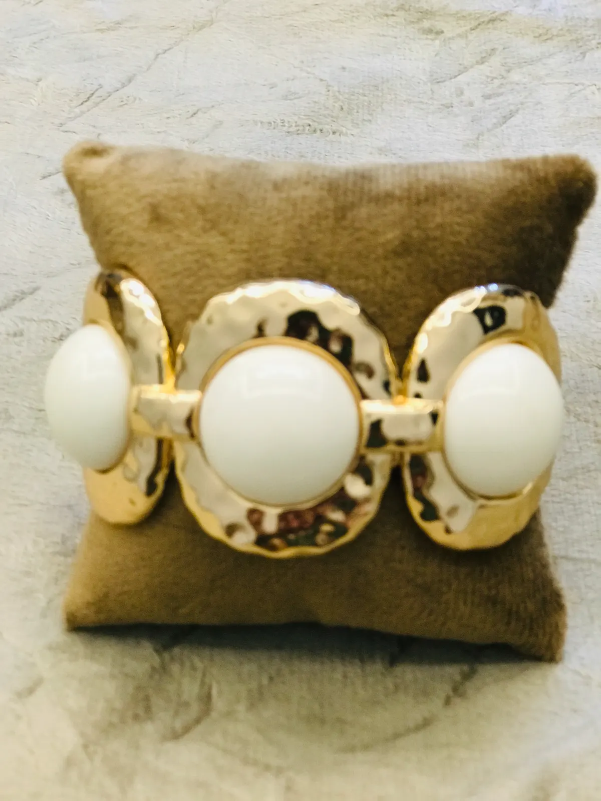 PUL0056 - Bracelete Dourado com Resina Off-White - foto 2