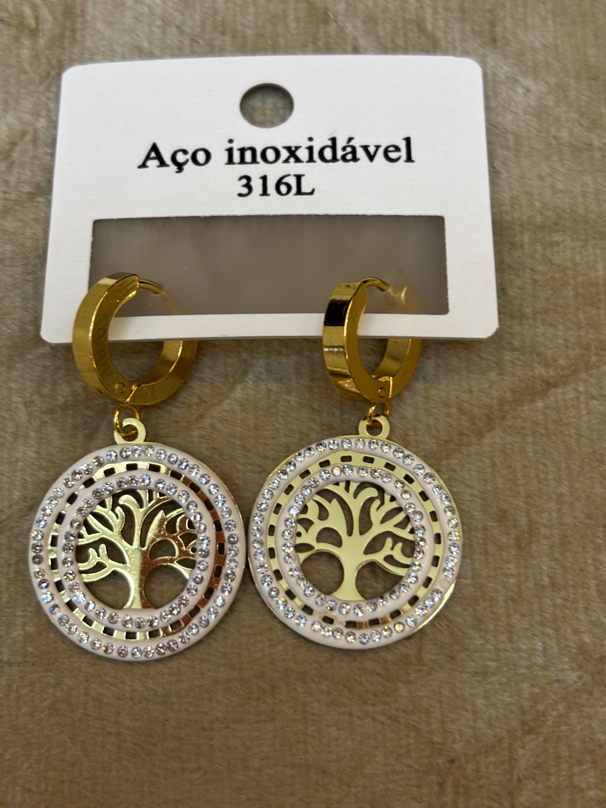 BRI0029 - Brinco em Aço Dourado Árvore da Vida com Strass