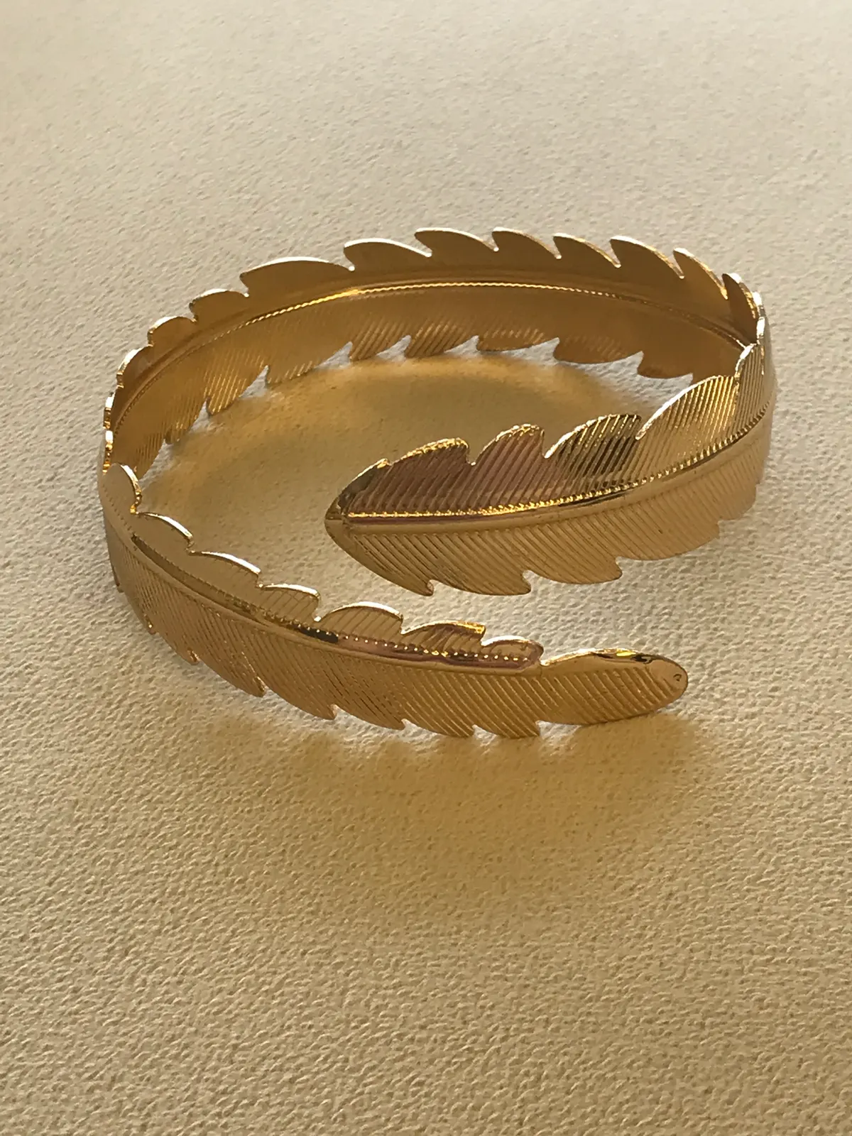 PUL0004 - Bracelete Folha Dourado