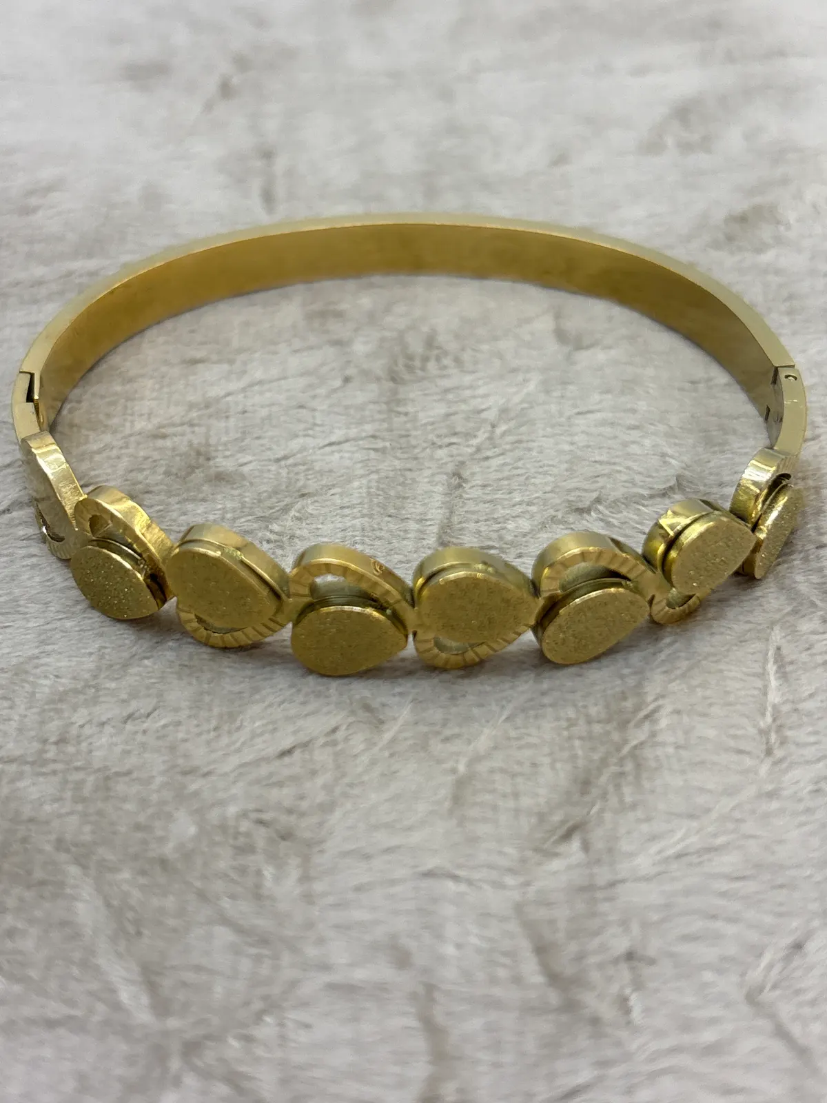 PUL0046 - Bracelete em Aço Dourado Corações