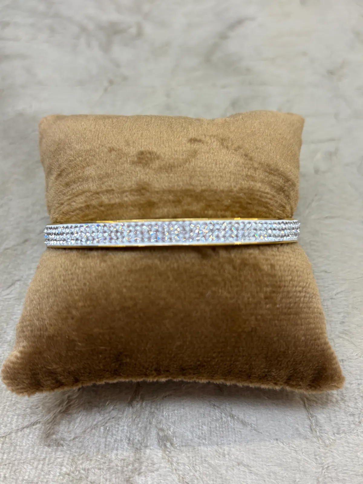 PUL0044 - Bracelete Dourado em Aço com Strass cravejados - foto 2